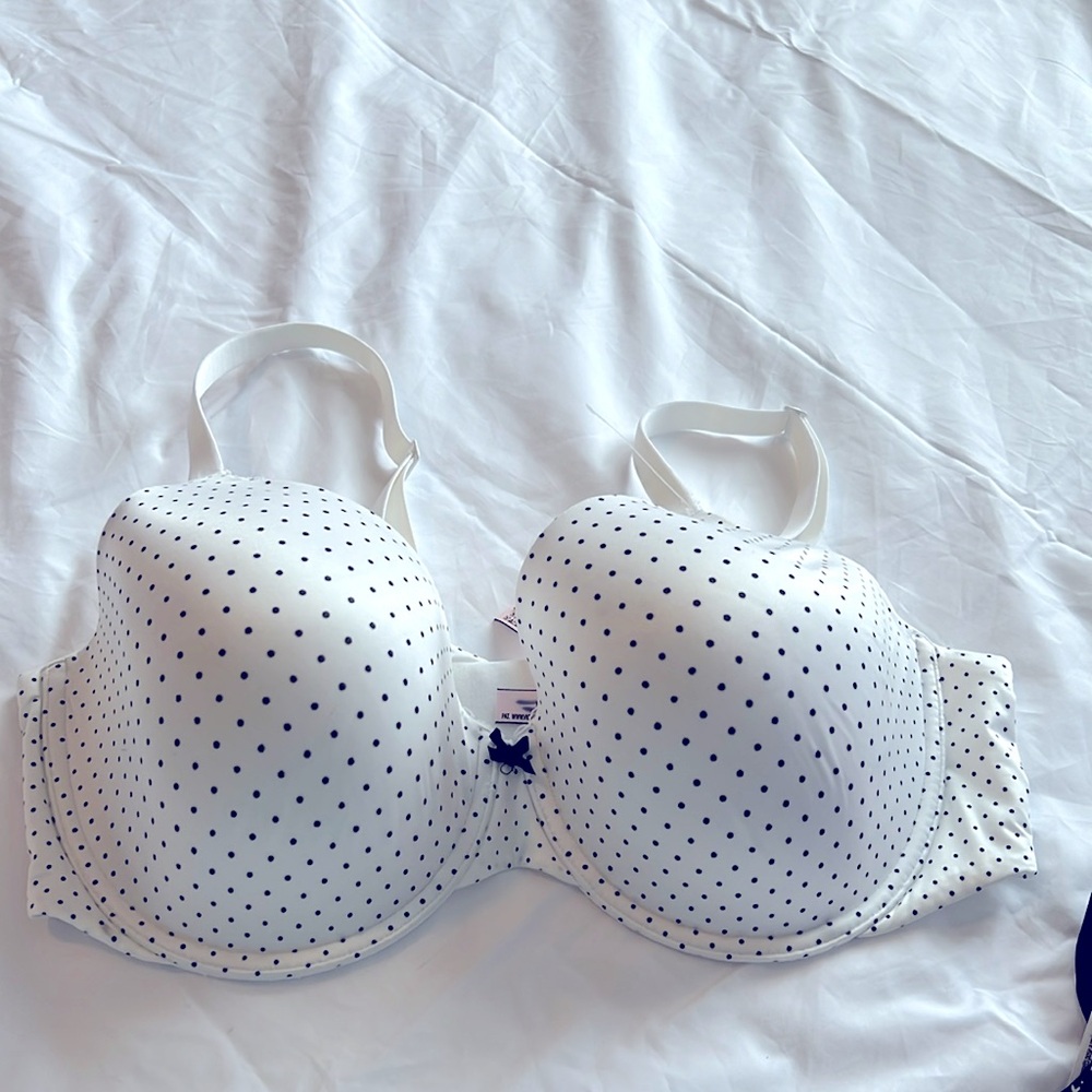 Victoria’s secret body by victoria bra size 40 DD  white black dot NWOT
